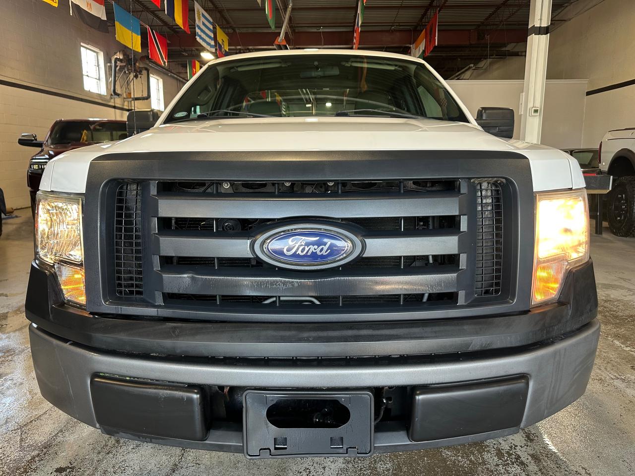2010 Ford F-150 XL | 8FT LONG BOX | 4.6L 8CYL  | LOW KMS | CLEAN - Photo #2