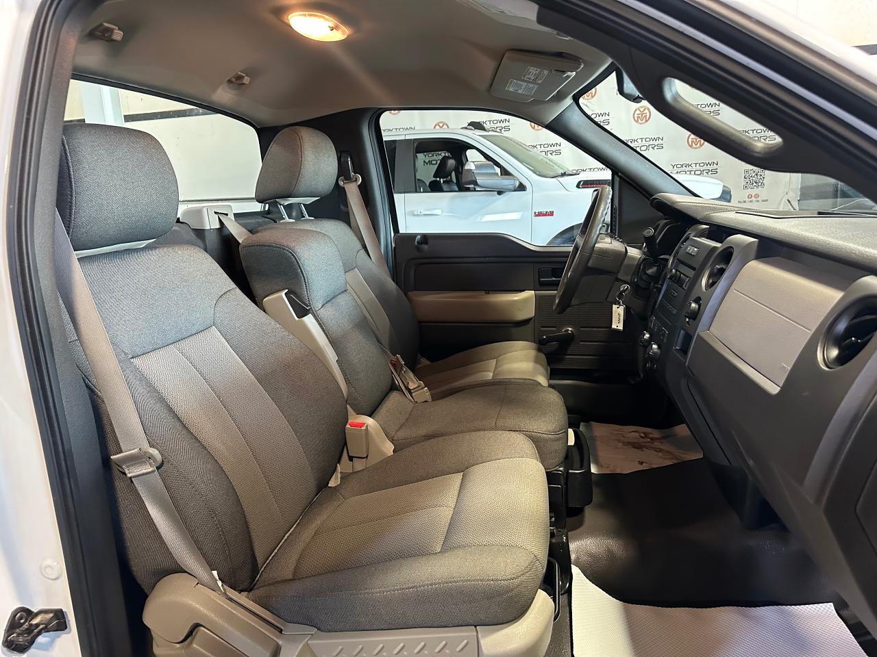 2010 Ford F-150 XL | 8FT LONG BOX | 4.6L 8CYL  | LOW KMS | CLEAN - Photo #8