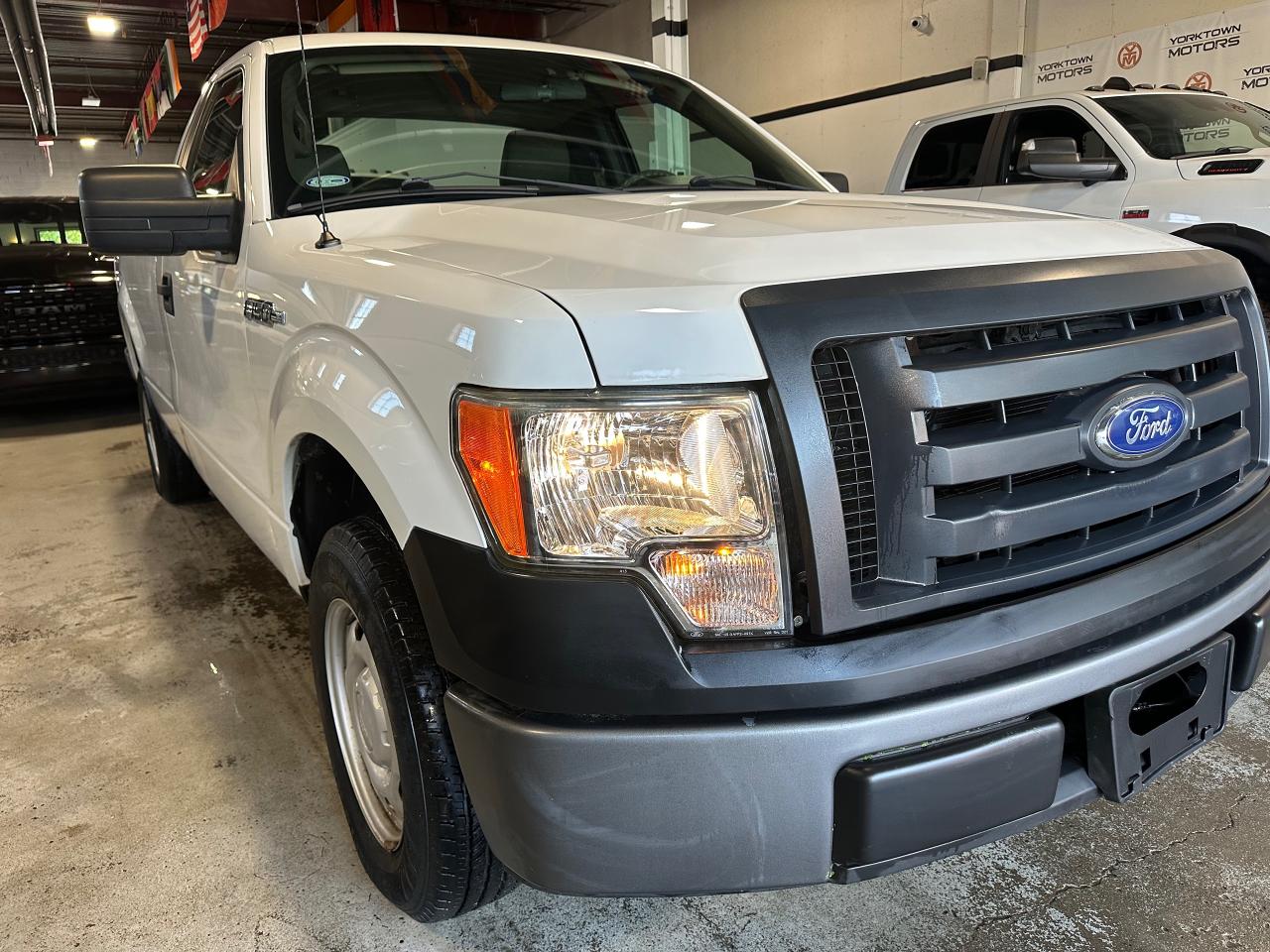 2010 Ford F-150 XL | 8FT LONG BOX | 4.6L 8CYL  | LOW KMS | CLEAN - Photo #3