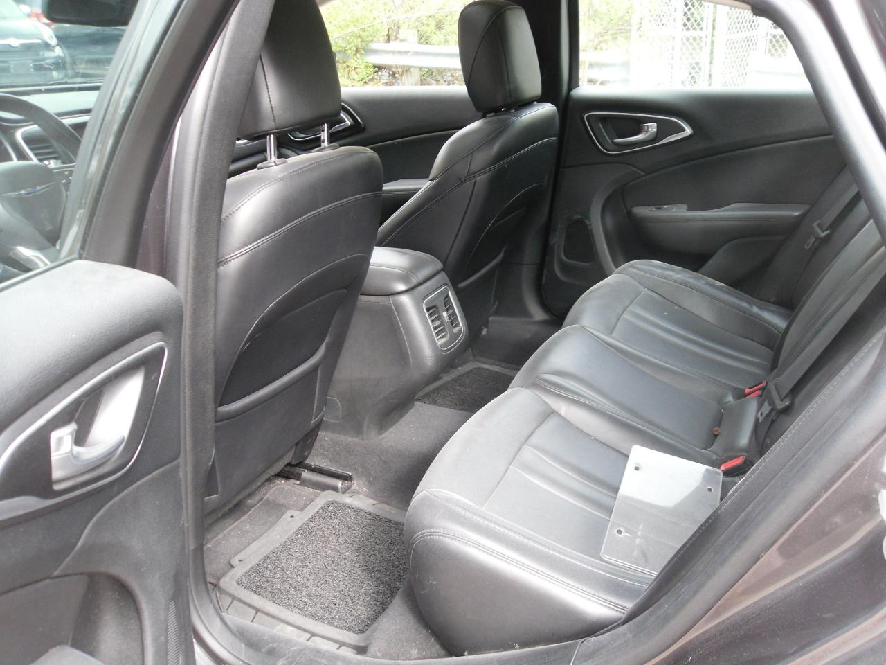 2015 Chrysler 200 4dr Sdn C FWD - Photo #7