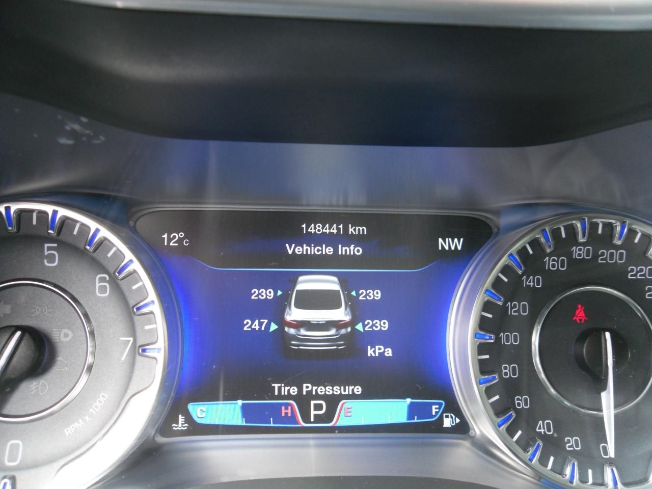 2015 Chrysler 200 4dr Sdn C FWD - Photo #11