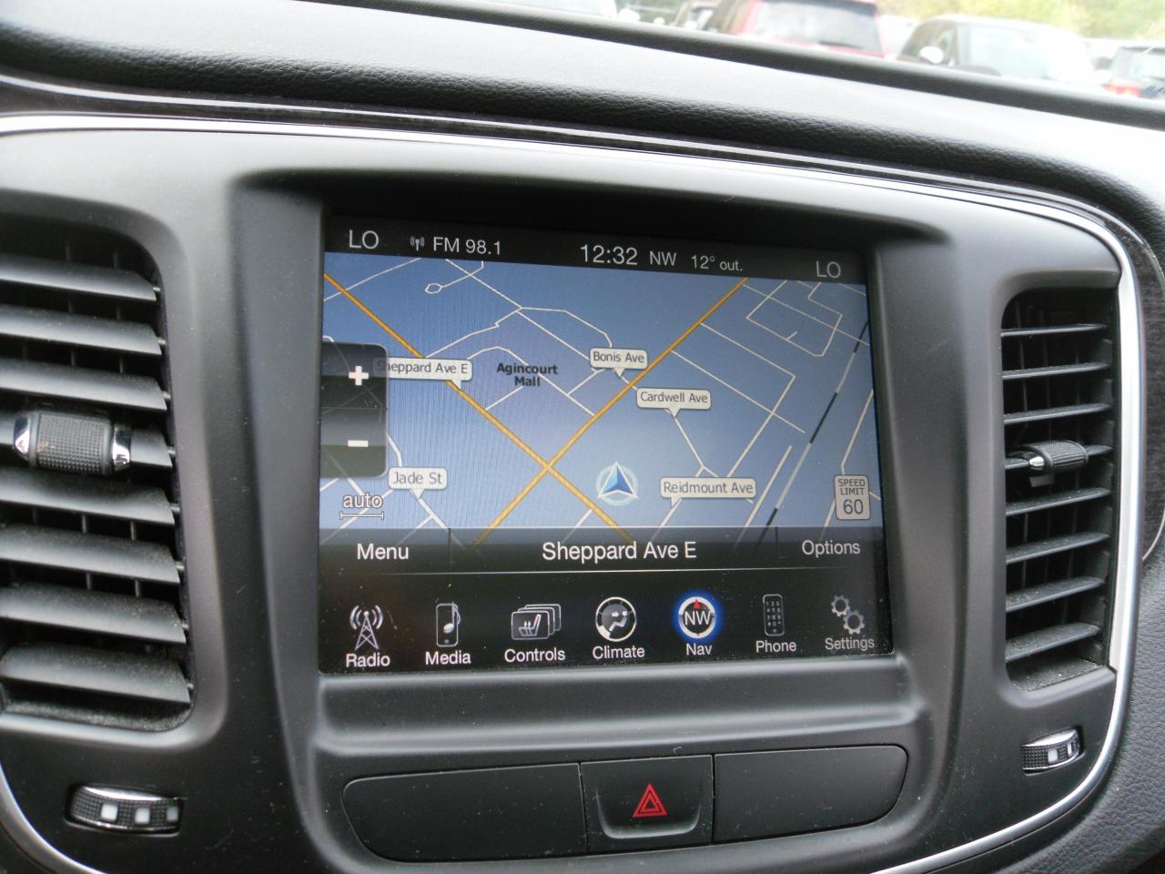 2015 Chrysler 200 4dr Sdn C FWD - Photo #12