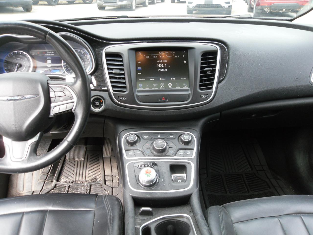 2015 Chrysler 200 4dr Sdn C FWD - Photo #8
