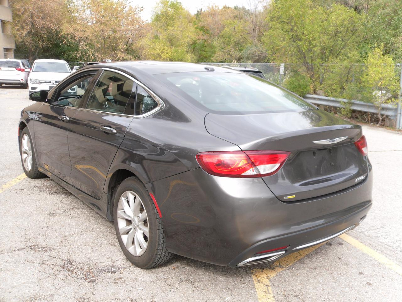 2015 Chrysler 200 4dr Sdn C FWD - Photo #4