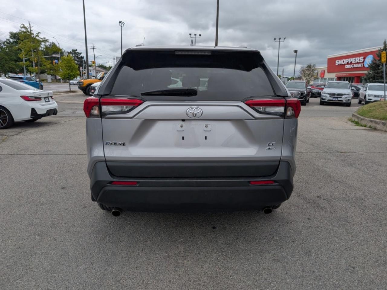 2021 Toyota RAV4 LE  **VERY CLEAN - 31 SERVICE RECORDS** Photo