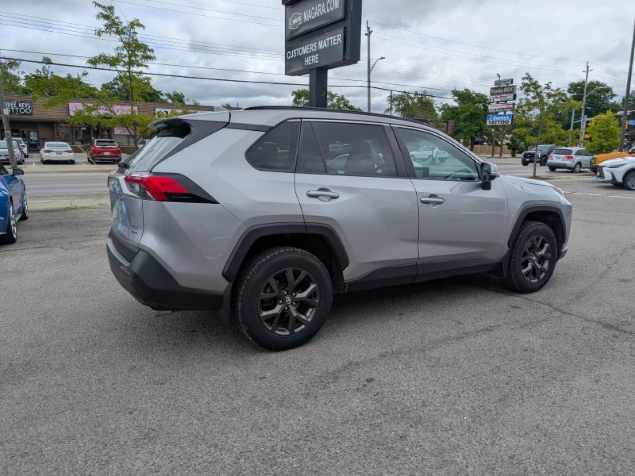 2021 Toyota RAV4 LE  **VERY CLEAN - 31 SERVICE RECORDS** Photo