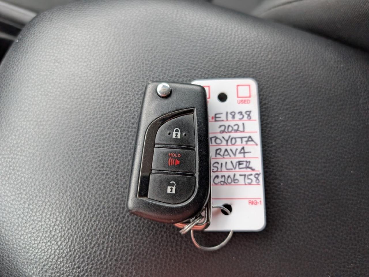 2021 Toyota RAV4 LE  **VERY CLEAN - 31 SERVICE RECORDS** Photo