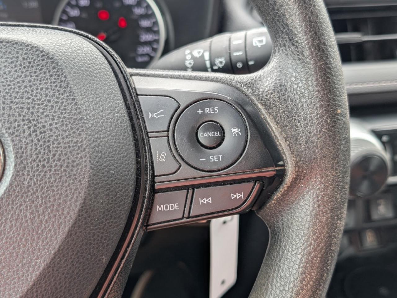 2021 Toyota RAV4 LE  **VERY CLEAN - 31 SERVICE RECORDS** Photo