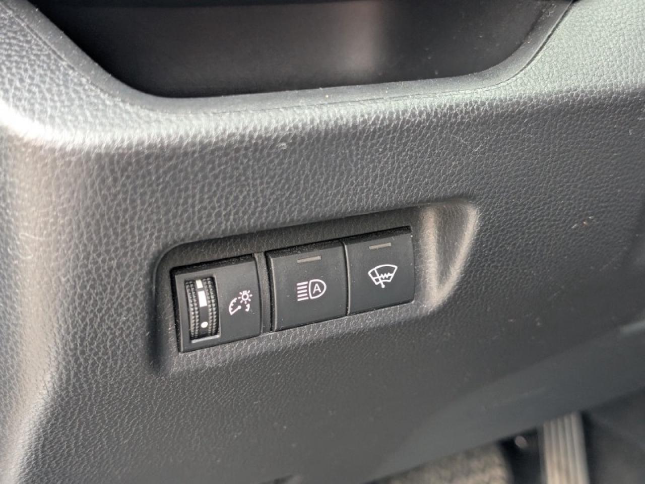 2021 Toyota RAV4 LE  **VERY CLEAN - 31 SERVICE RECORDS** Photo