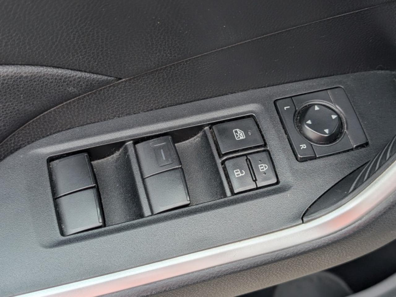 2021 Toyota RAV4 LE  **VERY CLEAN - 31 SERVICE RECORDS** Photo