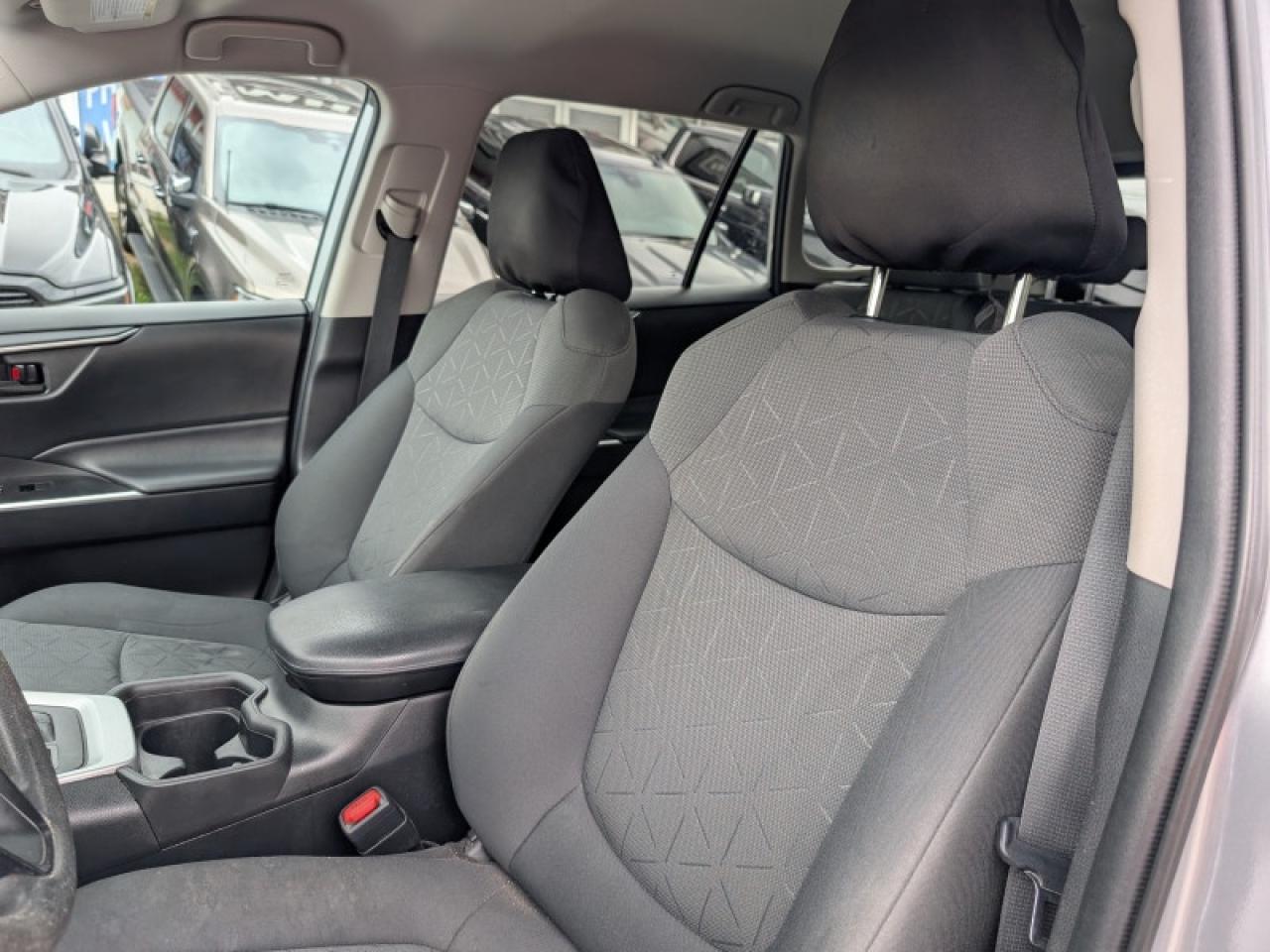 2021 Toyota RAV4 LE  **VERY CLEAN - 31 SERVICE RECORDS** Photo