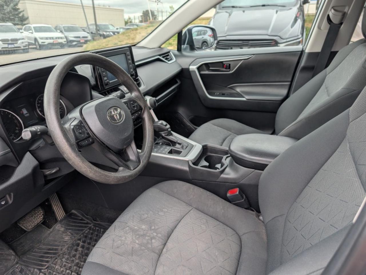 2021 Toyota RAV4 LE  **VERY CLEAN - 31 SERVICE RECORDS** Photo