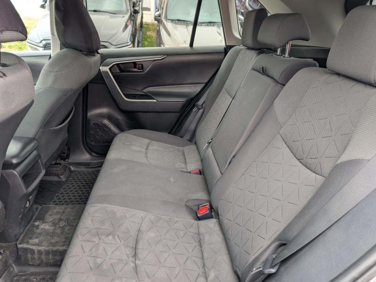 2021 Toyota RAV4 LE  **VERY CLEAN - 31 SERVICE RECORDS** Photo