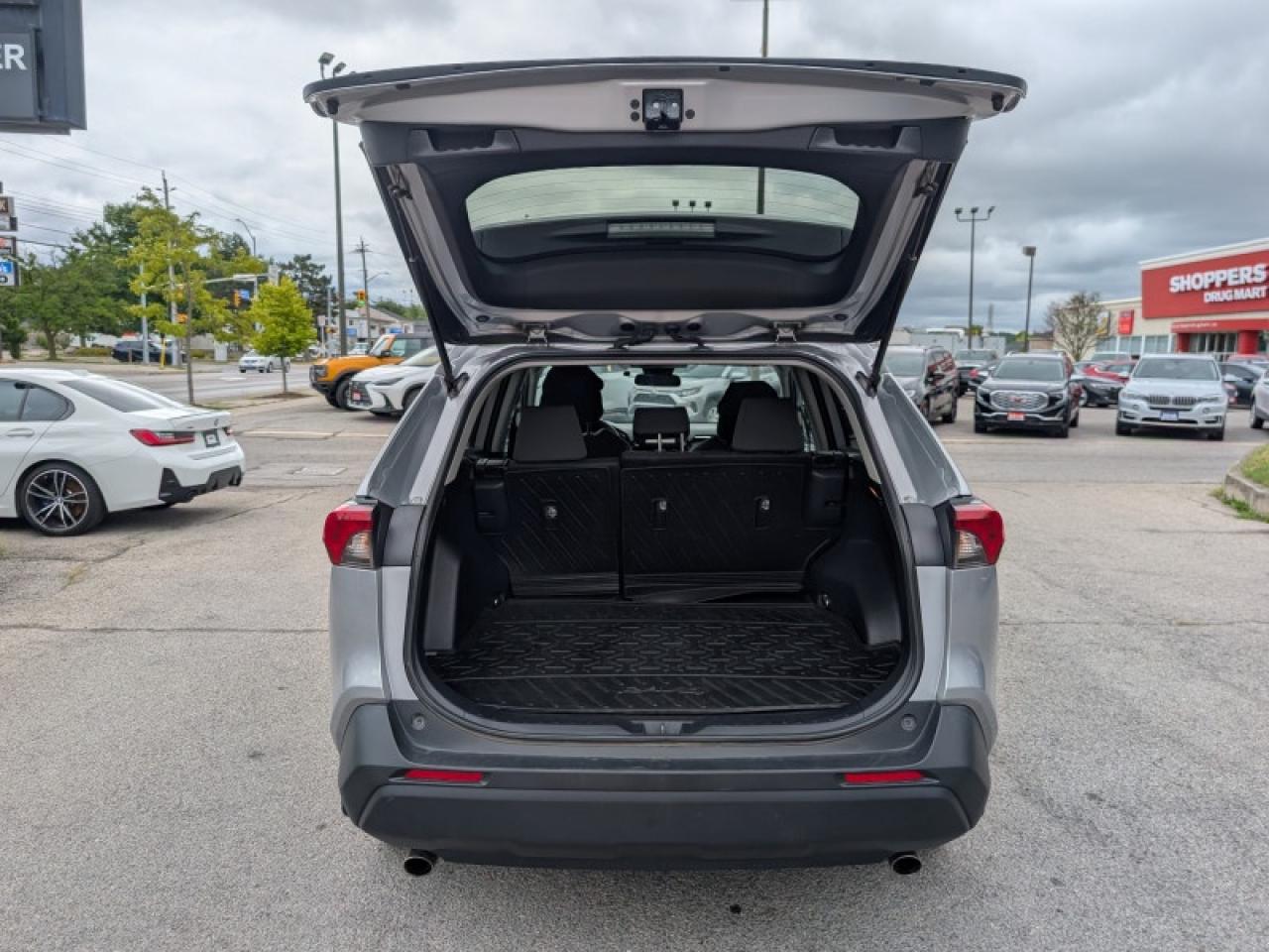 2021 Toyota RAV4 LE  **VERY CLEAN - 31 SERVICE RECORDS** Photo