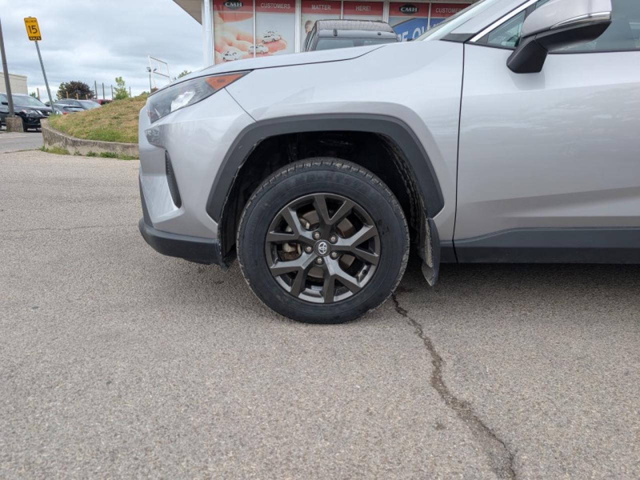 2021 Toyota RAV4 LE  **VERY CLEAN - 31 SERVICE RECORDS** Photo