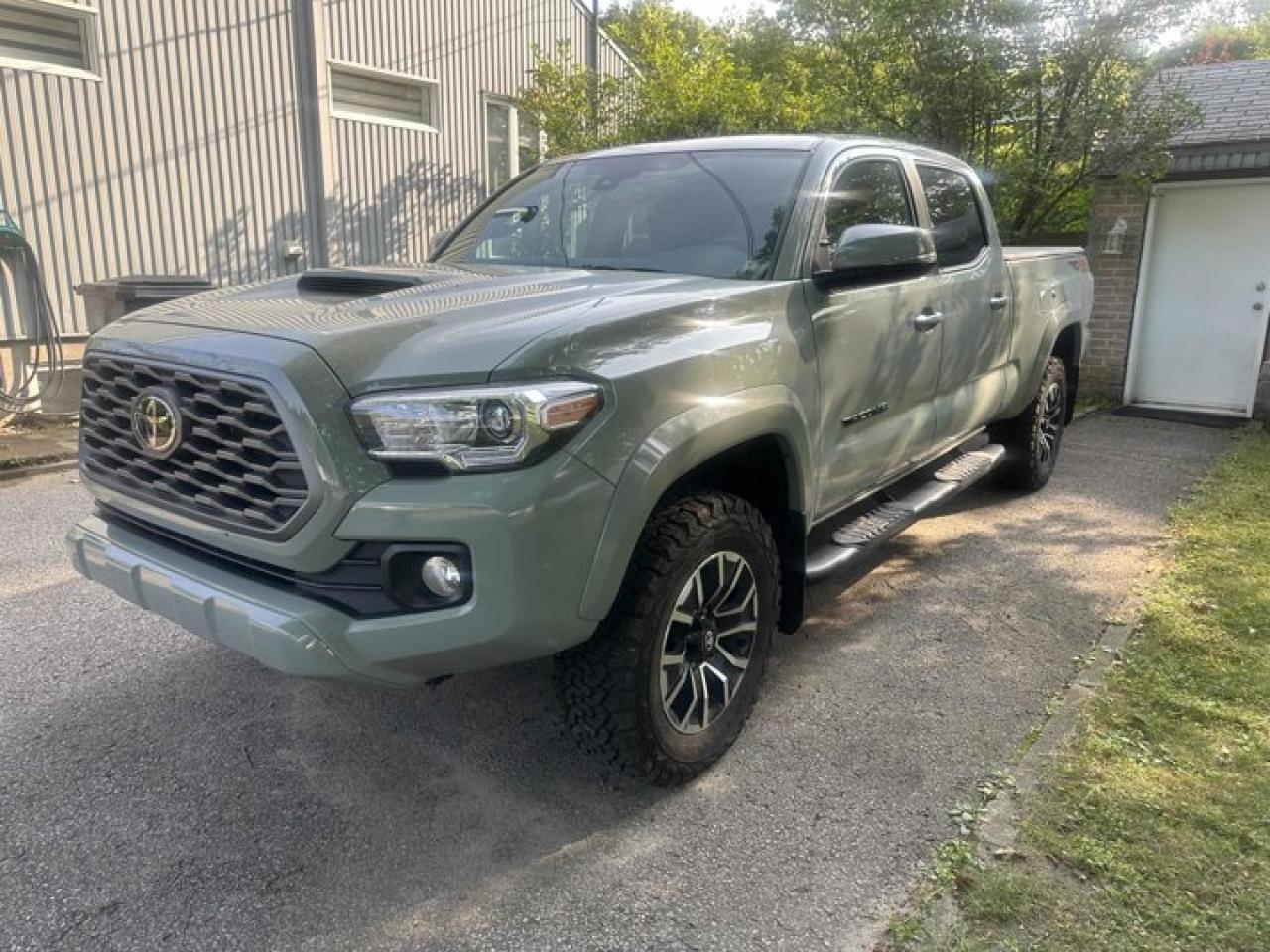 Used 2023 Toyota Tacoma TRD Sport Premium | Leather | Sunroof | Nav | Adaptive Cruise | Rear Cam | CarPlay & Android Auto | for sale in Guelph, ON