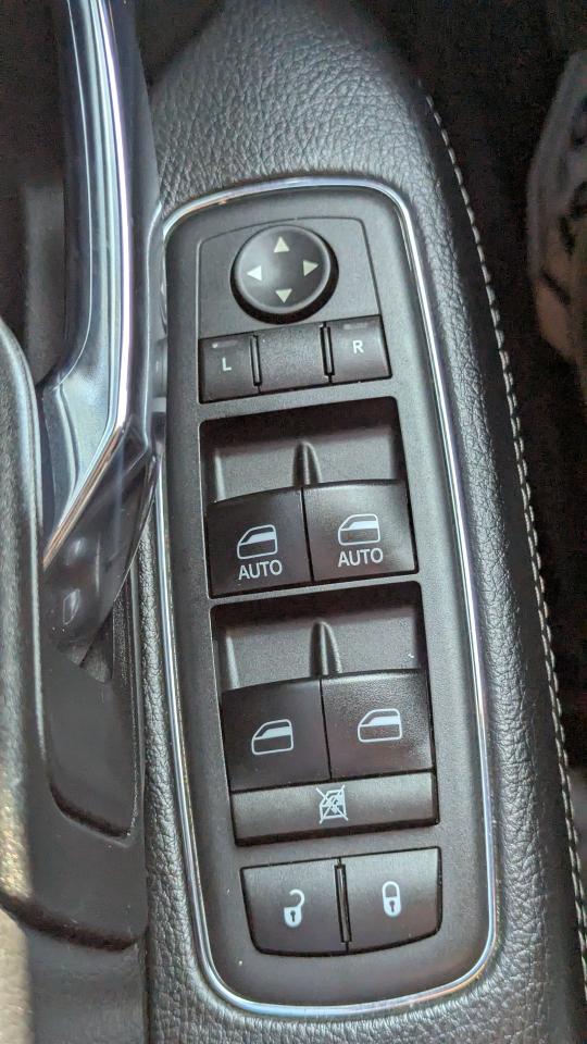 2017 RAM 1500 4WD Crew Cab 149 Sport - Photo #17
