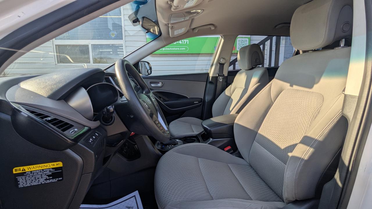 2016 Hyundai Santa Fe XL FWD 4dr 3.3L Auto - Photo #8