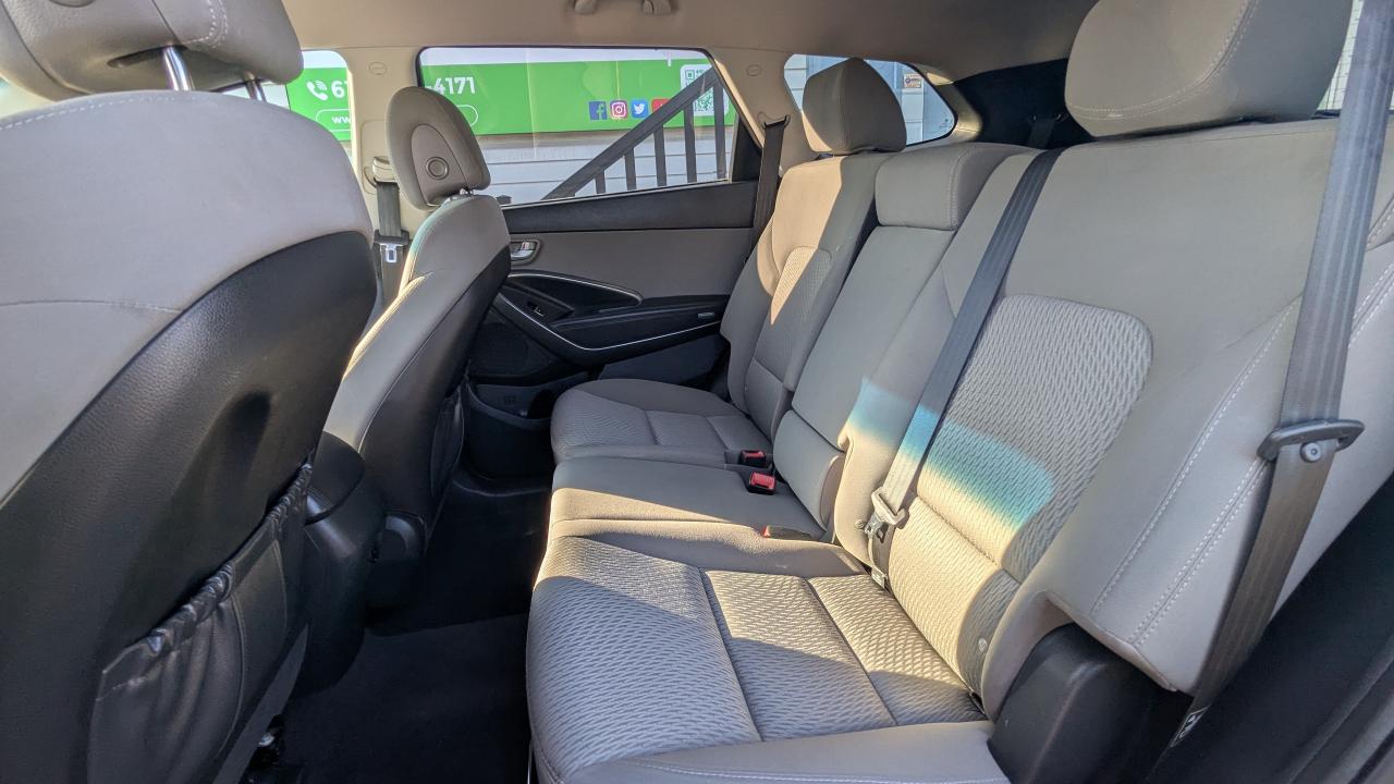 2016 Hyundai Santa Fe XL FWD 4dr 3.3L Auto - Photo #9
