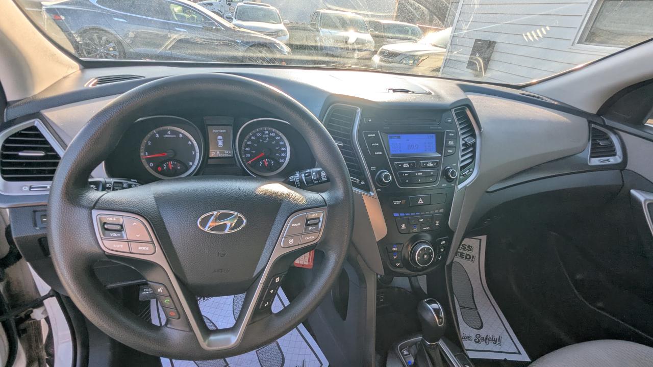 2016 Hyundai Santa Fe XL FWD 4dr 3.3L Auto - Photo #10