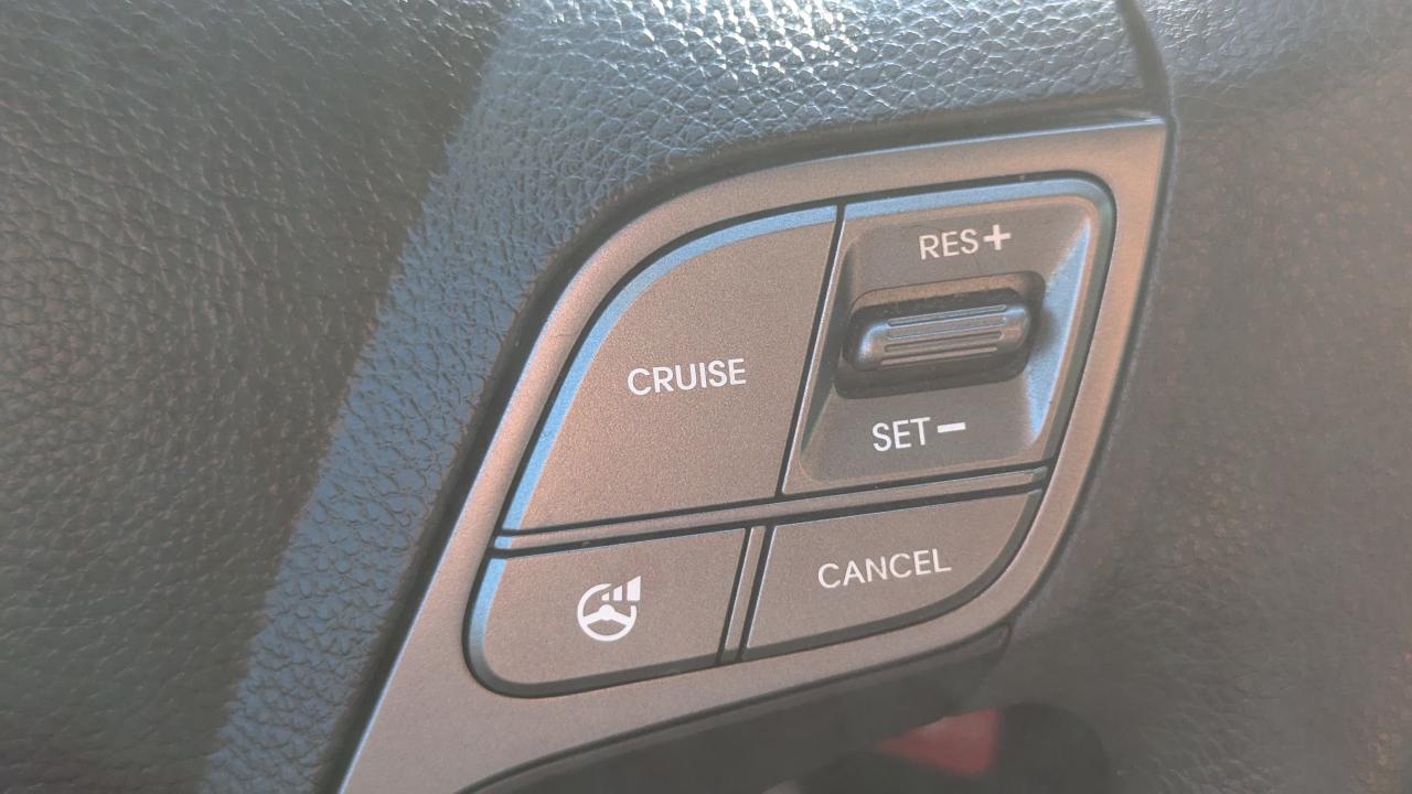 2016 Hyundai Santa Fe XL FWD 4dr 3.3L Auto - Photo #11