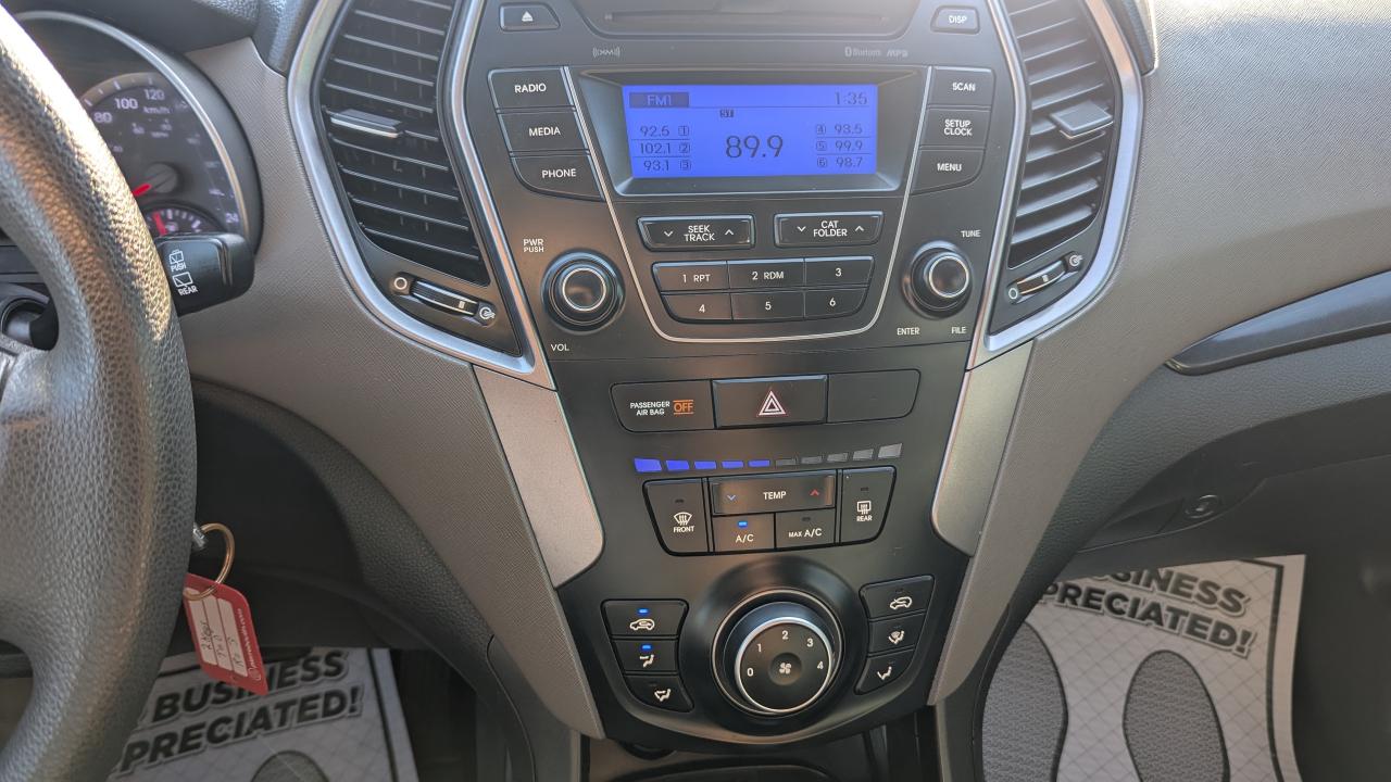 2016 Hyundai Santa Fe XL FWD 4dr 3.3L Auto - Photo #15