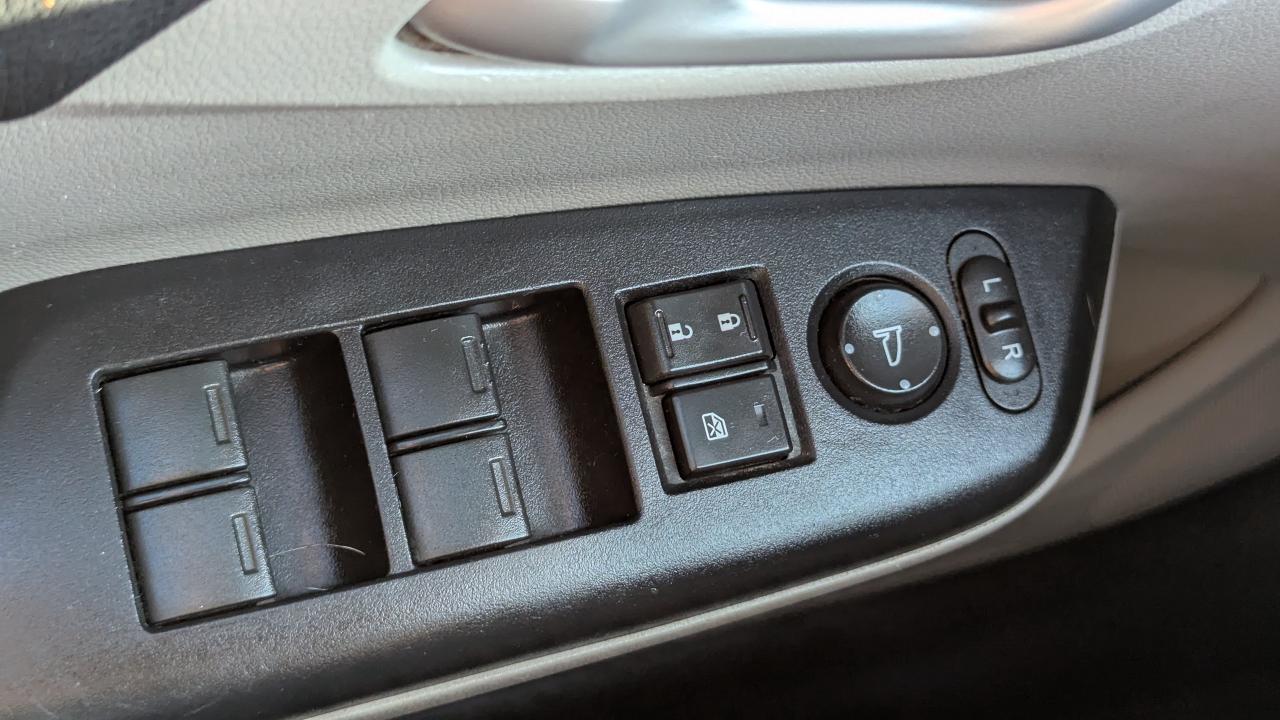 2013 Honda Civic 4dr Auto LX - Photo #11
