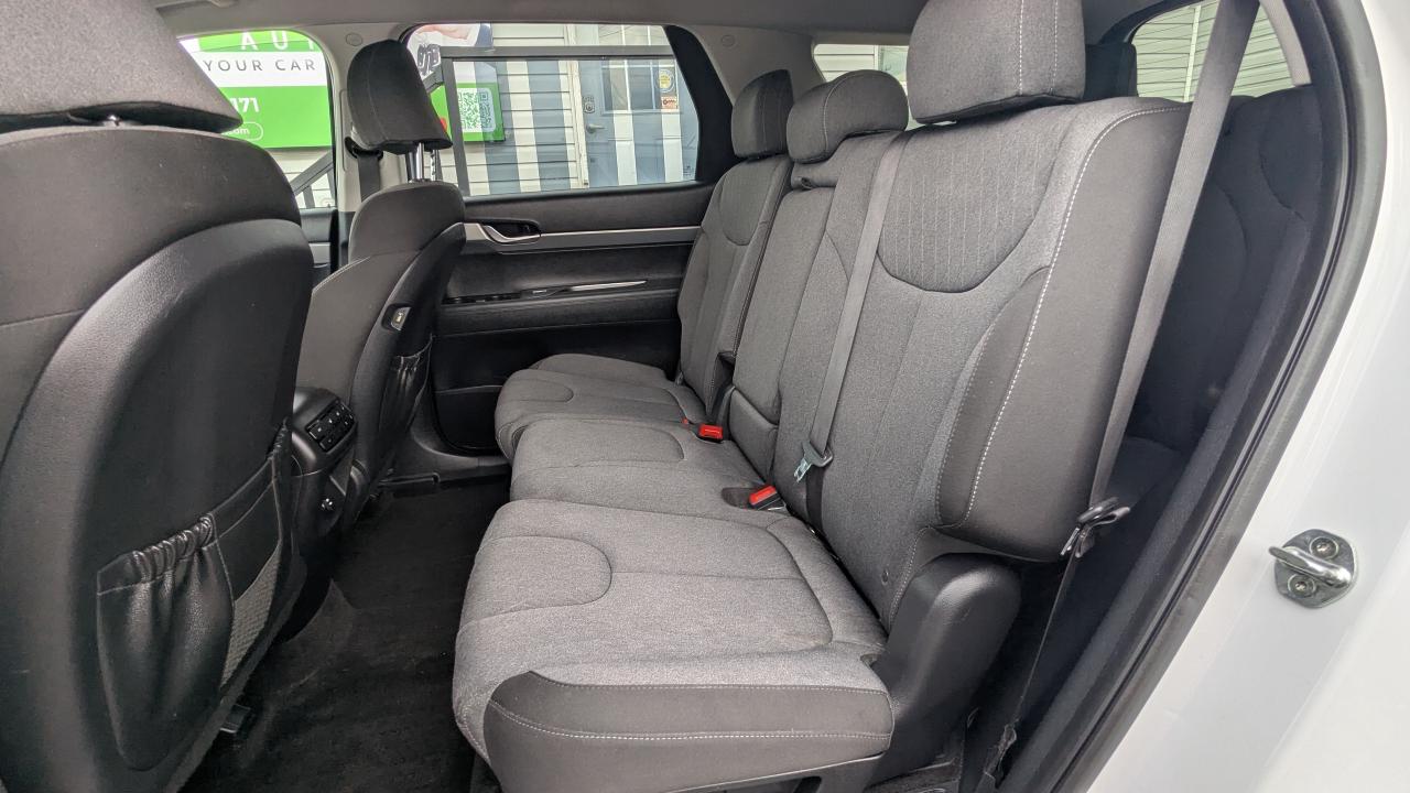 2020 Hyundai PALISADE Essential 8-Passenger FWD - Photo #9