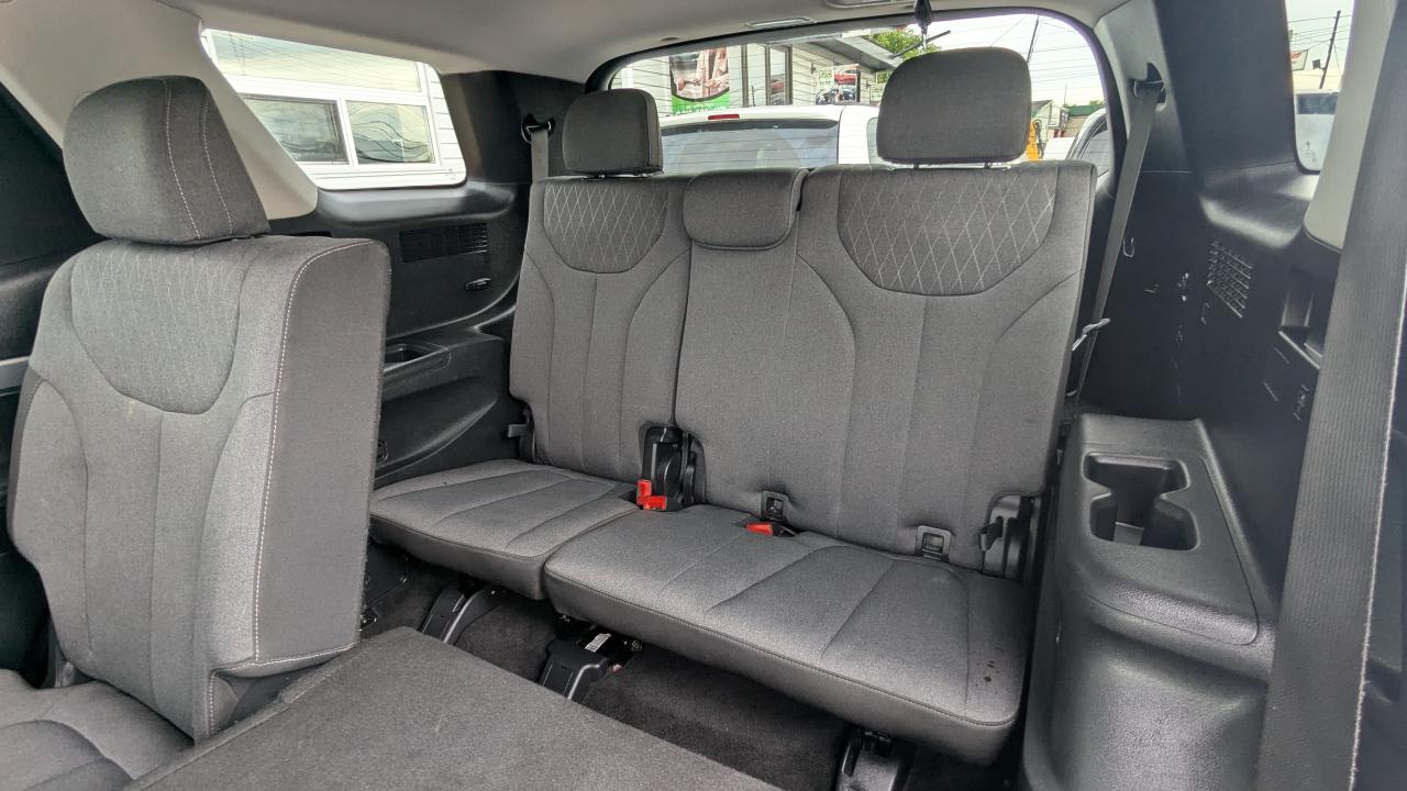2020 Hyundai PALISADE Essential 8-Passenger FWD - Photo #10