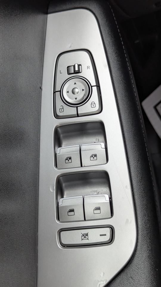 2020 Hyundai PALISADE Essential 8-Passenger FWD - Photo #16