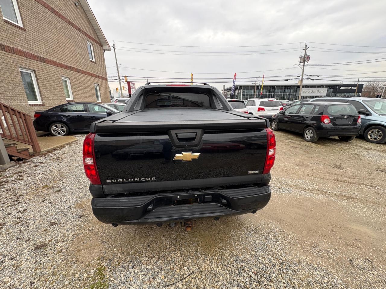 2007 Chevrolet Avalanche 4WD Crew Cab LS Photo4