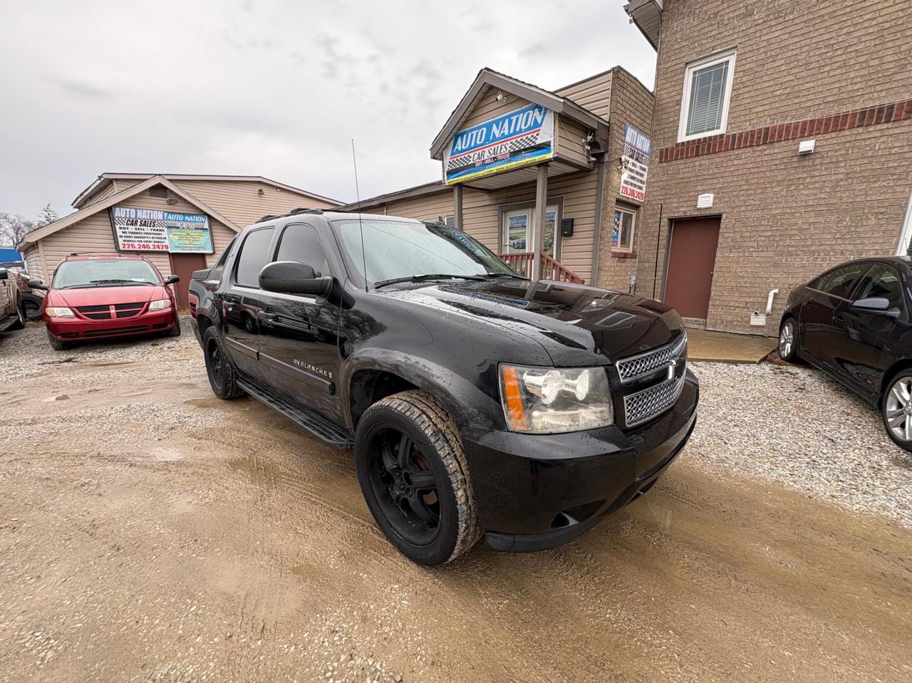 2007 Chevrolet Avalanche 4WD Crew Cab LS Photo
