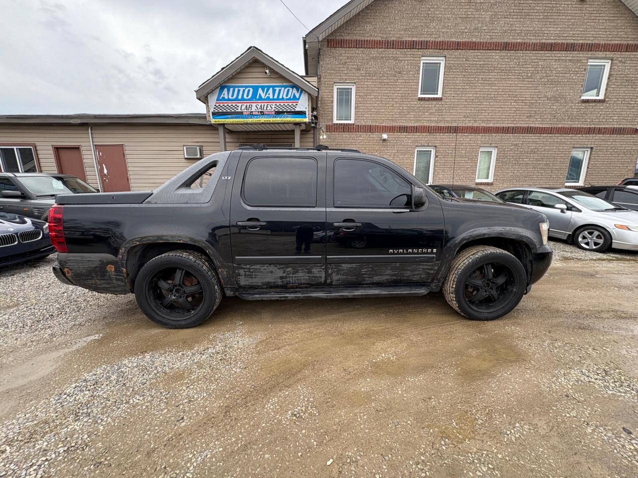 2007 Chevrolet Avalanche 4WD Crew Cab LS Photo