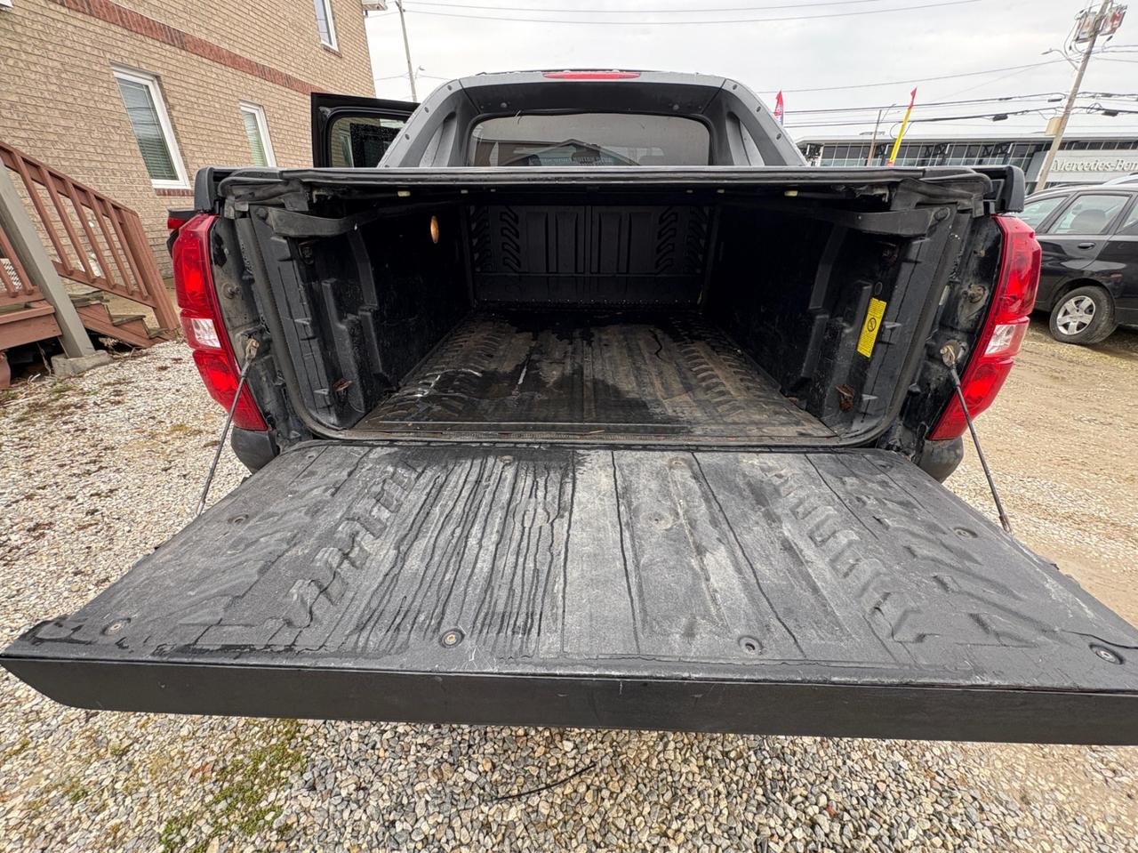 2007 Chevrolet Avalanche 4WD Crew Cab LS ~ As Is Photo