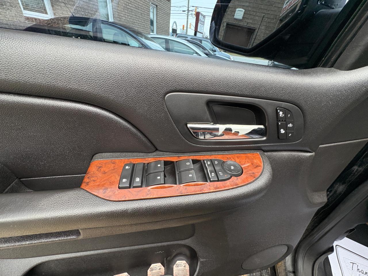 2007 Chevrolet Avalanche 4WD Crew Cab LS Photo