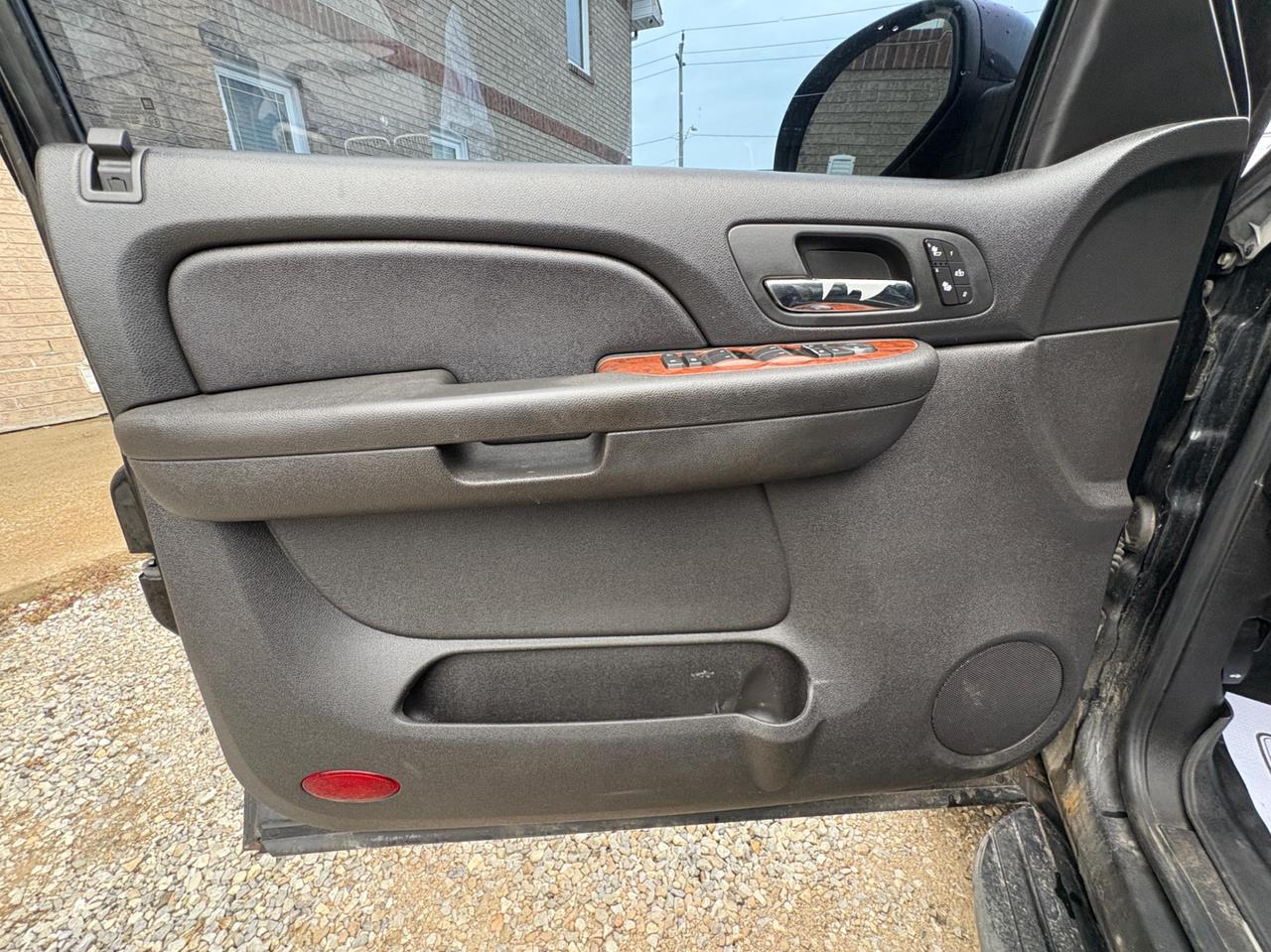 2007 Chevrolet Avalanche 4WD Crew Cab LS Photo