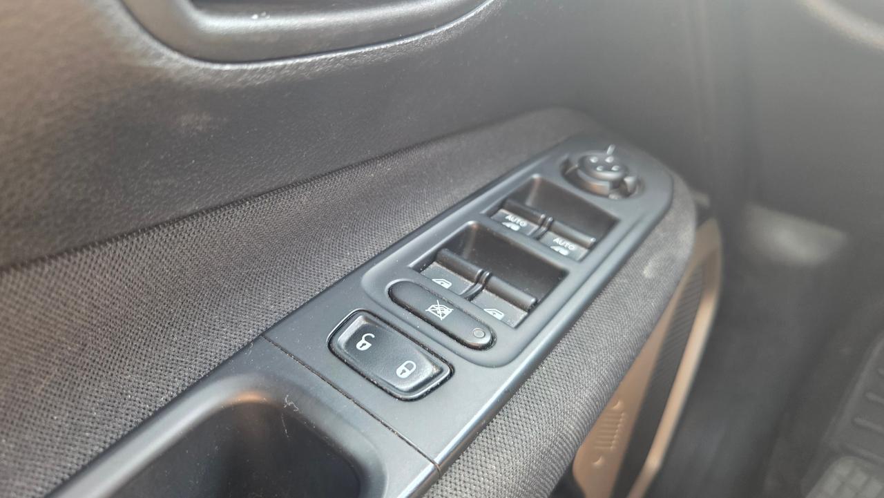2016 Jeep Renegade Sport Navi/Backup Cam/Apple Carplay - Photo #17