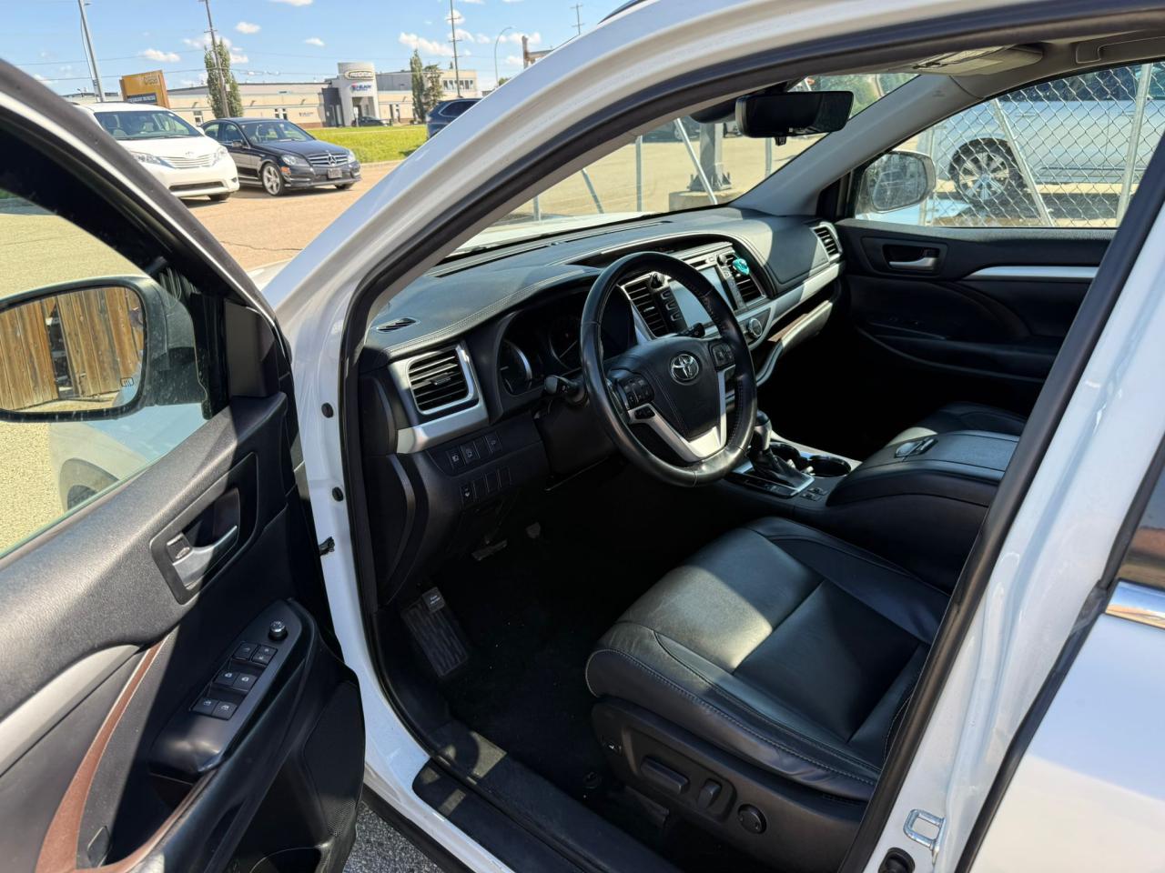 2018 Toyota Highlander AWD XLE | ALL CREDIT ACCEPTED!! - Photo #14