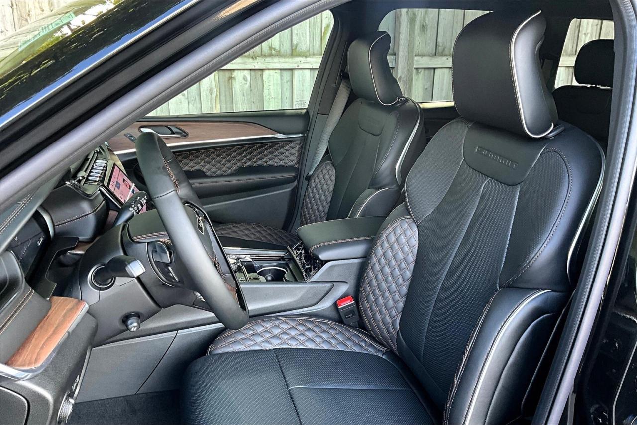 2025 Jeep Grand Cherokee SUMMIT | Lux Tech 5 | Adv Pro Tech 4 | Black Int Photo