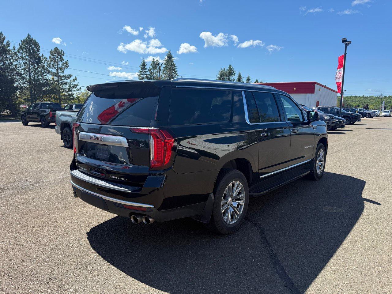 2022 GMC Yukon XL Denali Photo4