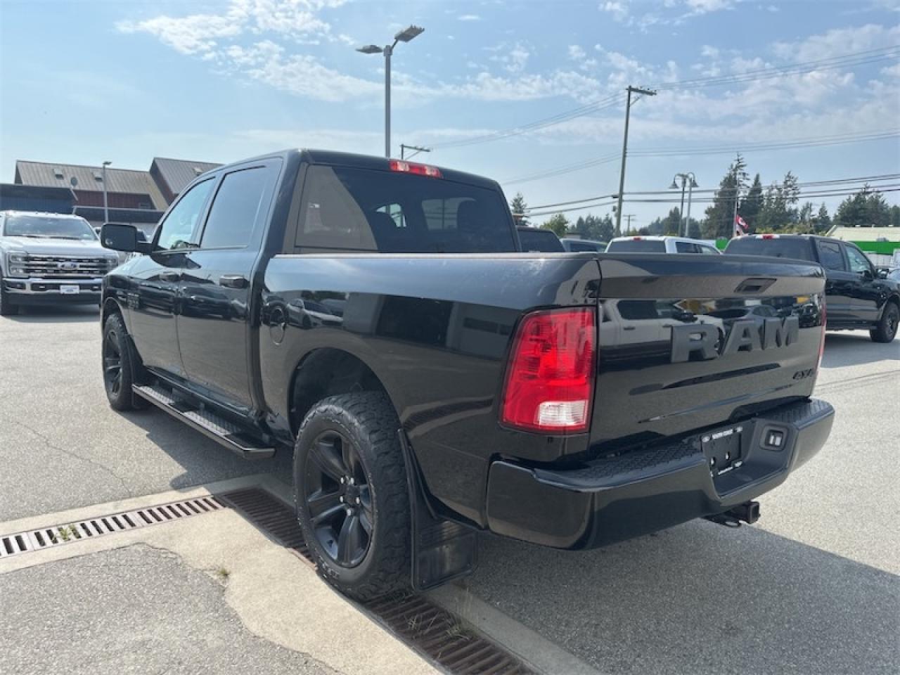2022 RAM 1500 Classic Express  - Night Edition Photo5
