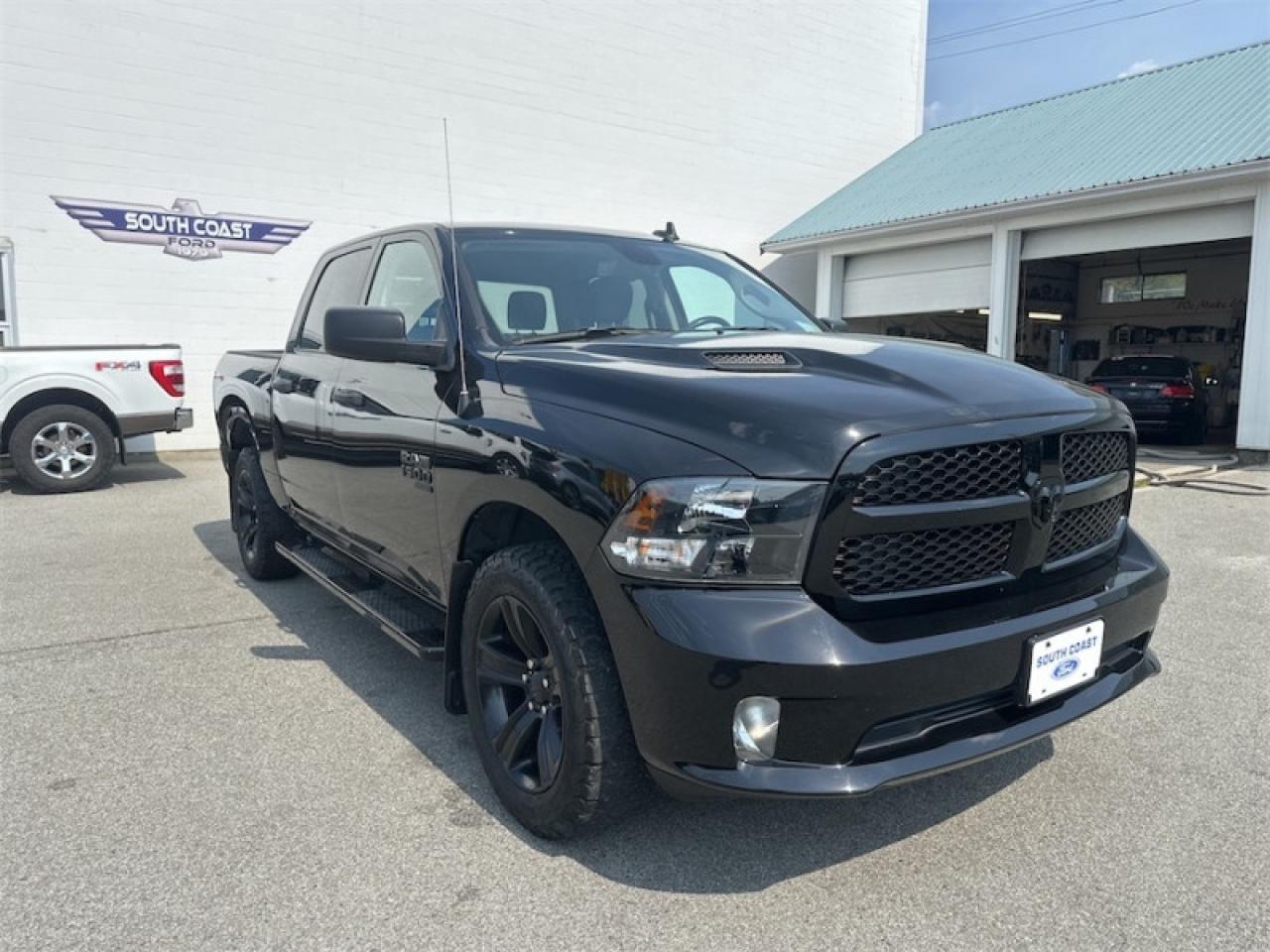 2022 RAM 1500 Classic Express  - Night Edition Photo5