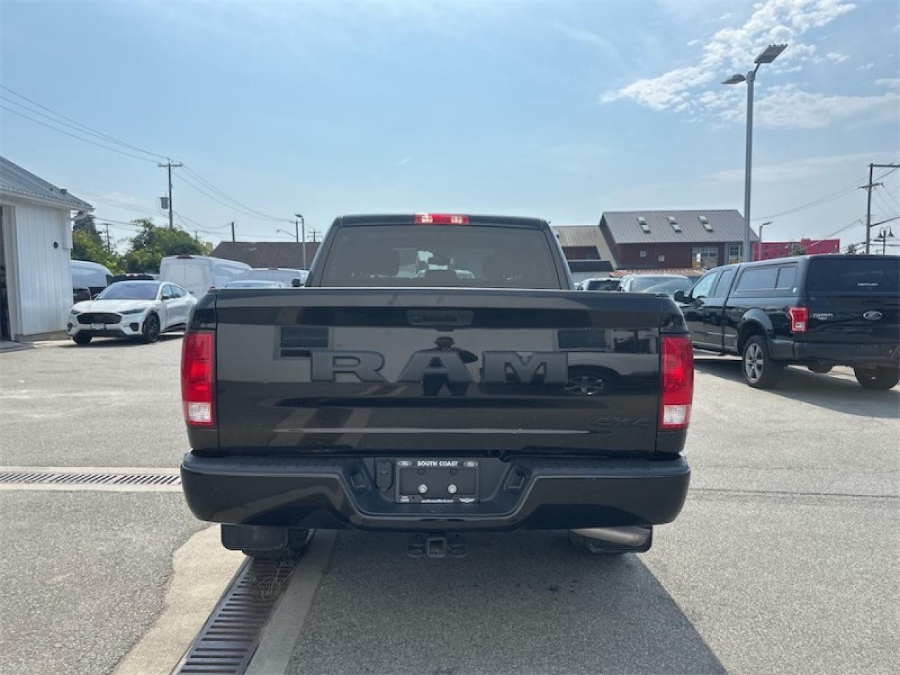 2022 RAM 1500 Classic Express  - Night Edition Photo3