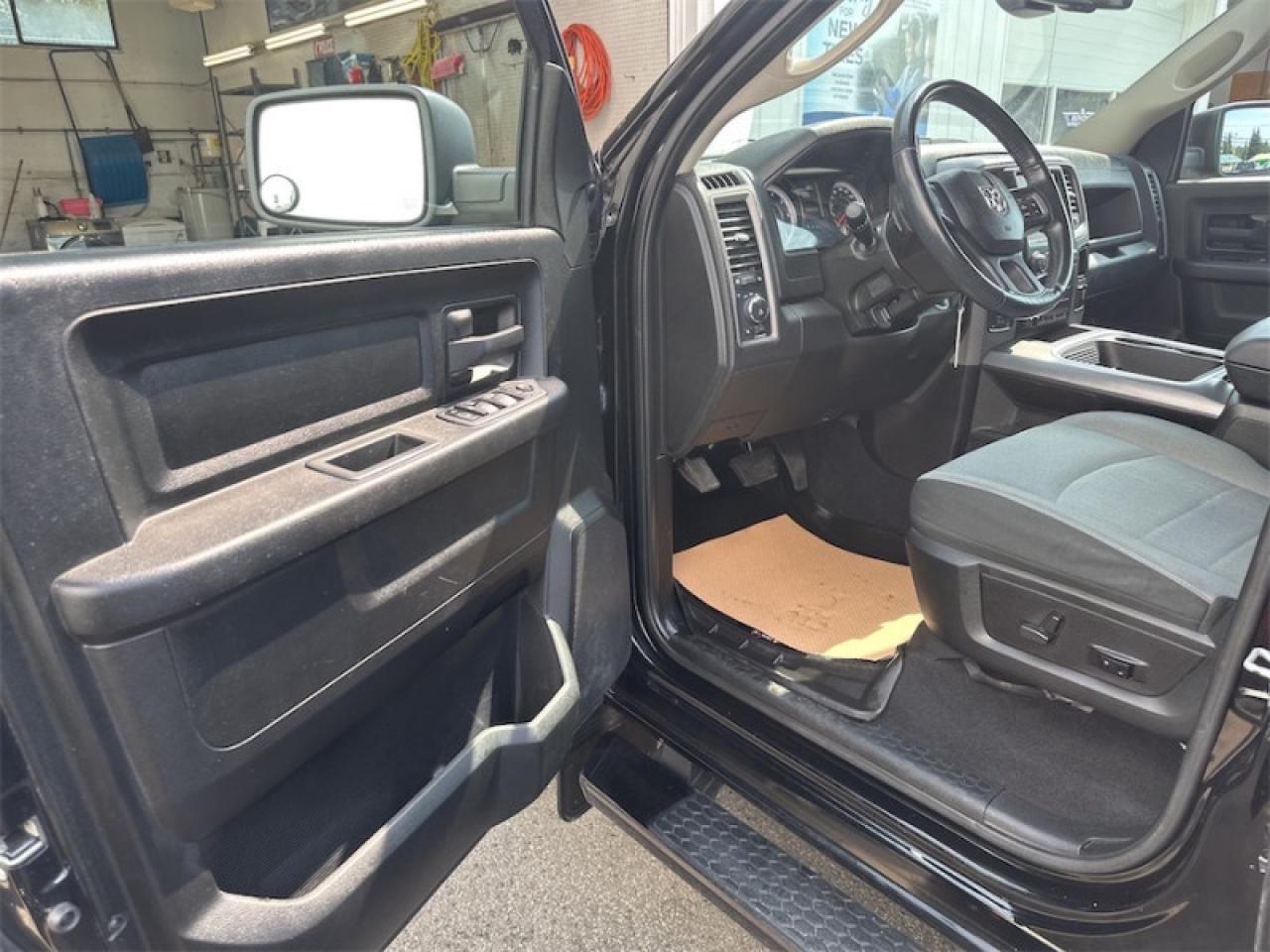 2022 RAM 1500 Classic Express  - Night Edition Photo5
