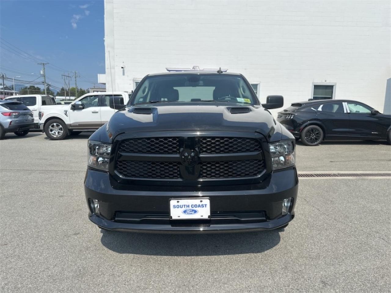 2022 RAM 1500 Classic Express  - Night Edition Photo5