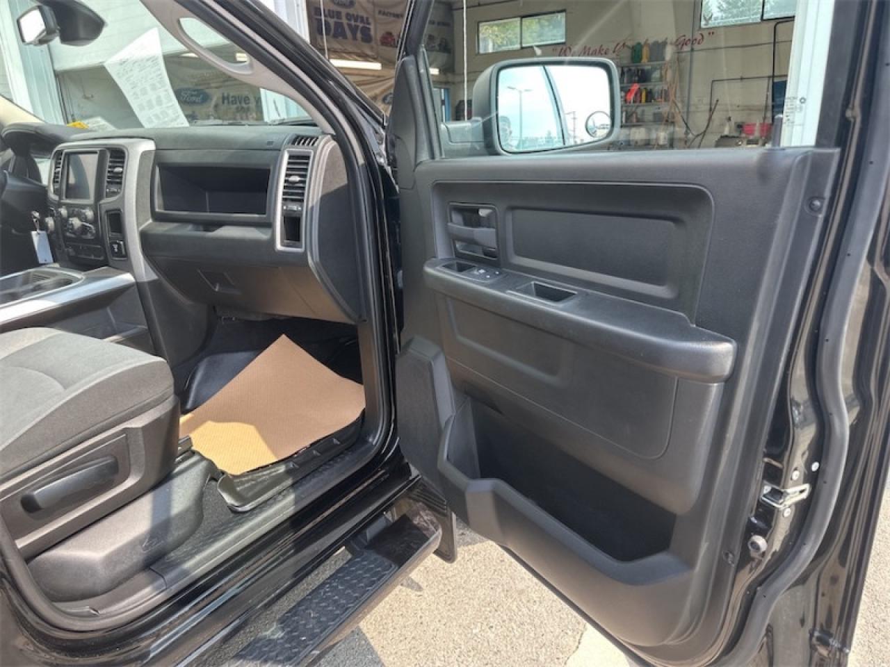 2022 RAM 1500 Classic Express  - Night Edition Photo5