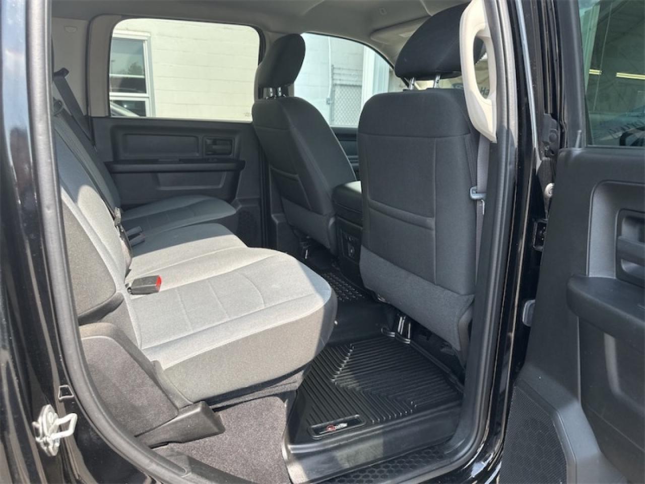 2022 RAM 1500 Classic Express  - Night Edition Photo5