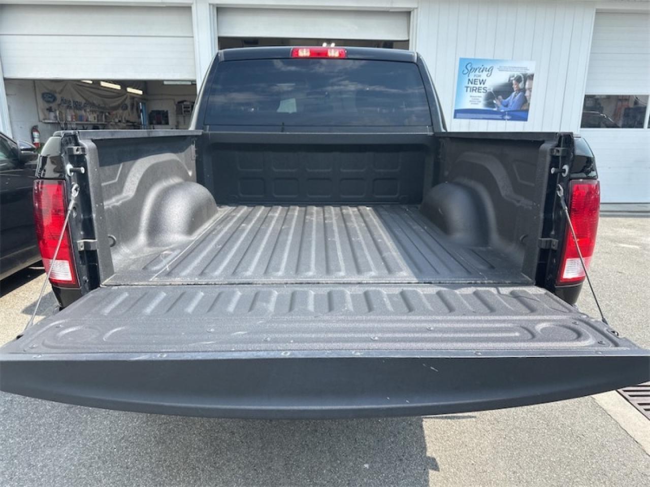2022 RAM 1500 Classic Express  - Night Edition Photo5