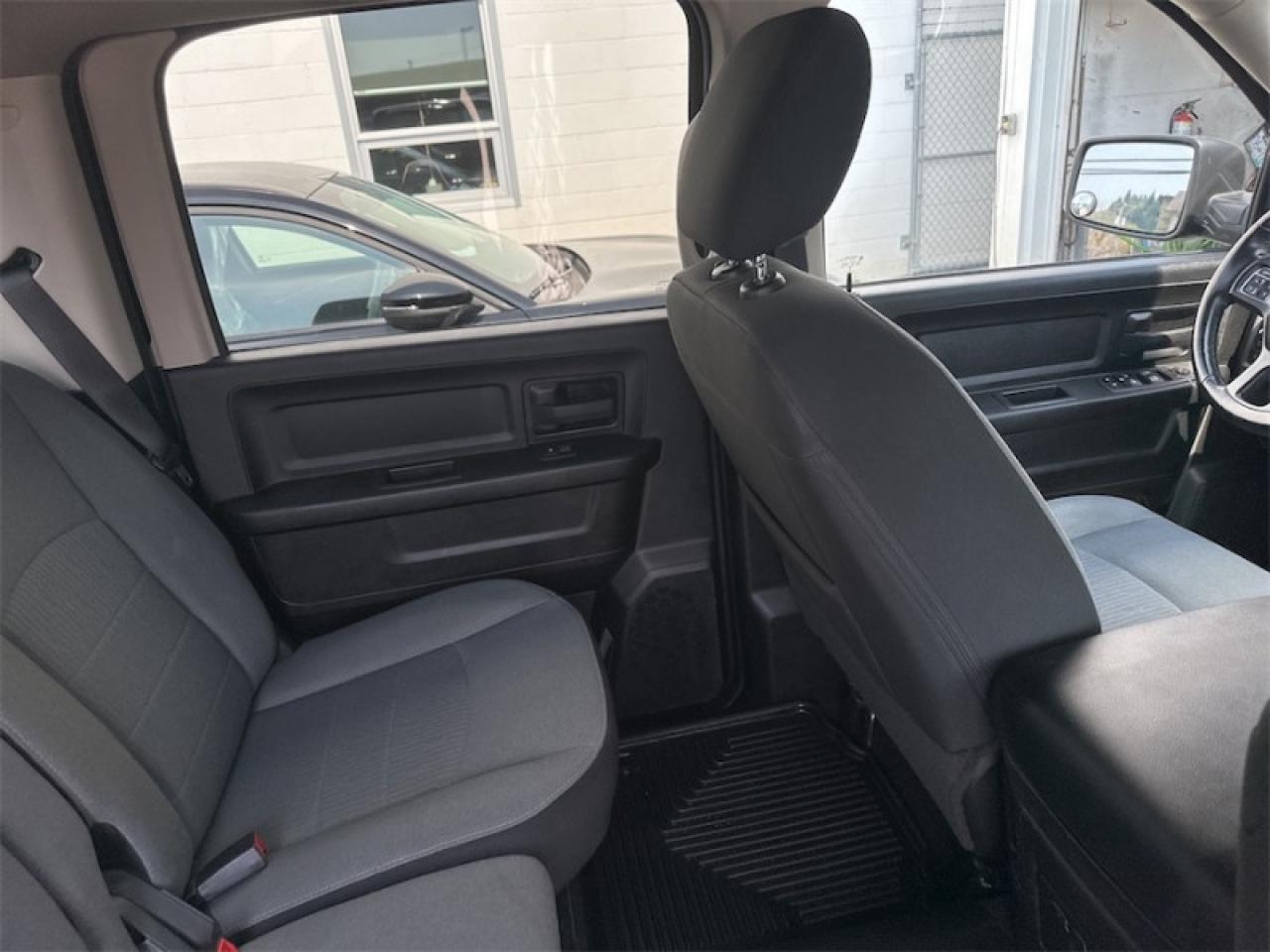 2022 RAM 1500 Classic Express  - Night Edition Photo5