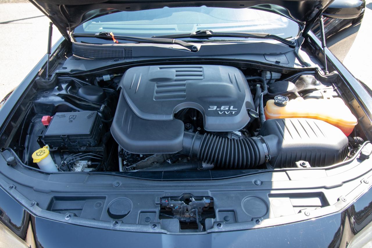 2015 Chrysler 300 300S Photo5